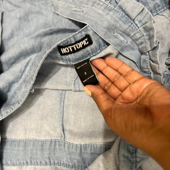 Hot Topic Blue Short Overalls β Frog & Mushroom Embroidery Adorable blu - Picture 4 of 4